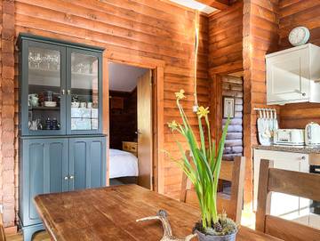 Log Cabin for 4 People in Newtonmore, Cairngorms National Park, Photo 3
