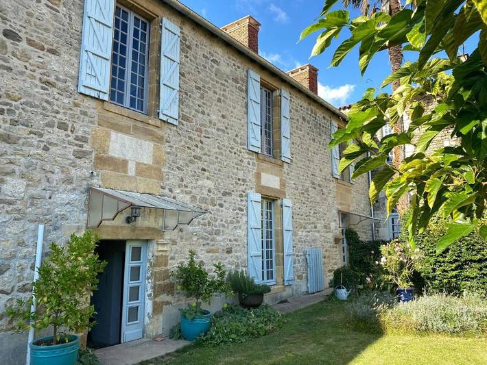 Location de vacances pour 3 personnes, avec vue sur le lac ainsi que jardin et vue à Saint-Martin-Lars-en-Sainte-Hermine - 2