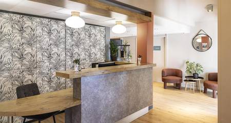 Hôtel pour 2 personnes, avec terrasse ainsi que jardin et piscine à Marguerittes