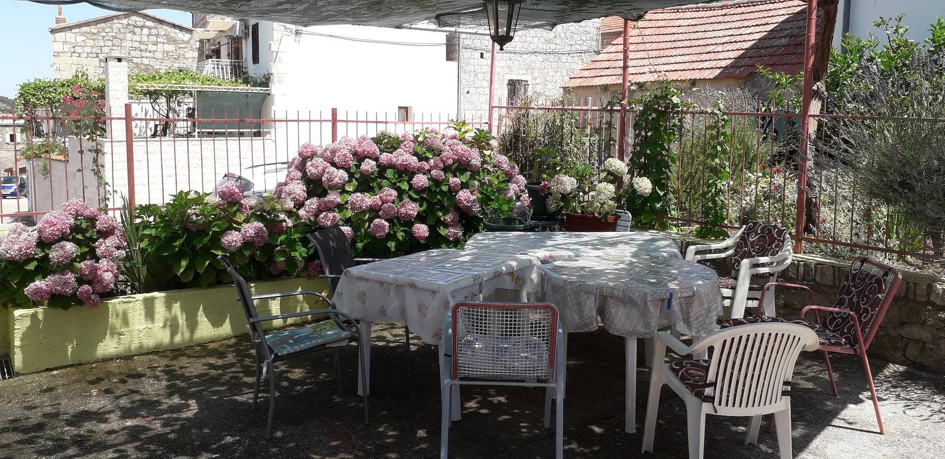 Ganze Wohnung, 1-Zimmer-Ferienwohnung mit Balkon und Meerblick Vis A-2436-a in Vis Stadt, Vis (Dalmatien)