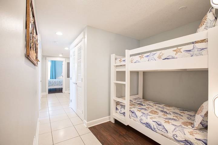 Vacation rental for 10 people, with balcony and pool as well as hot tub, with pets in Panama City Beach