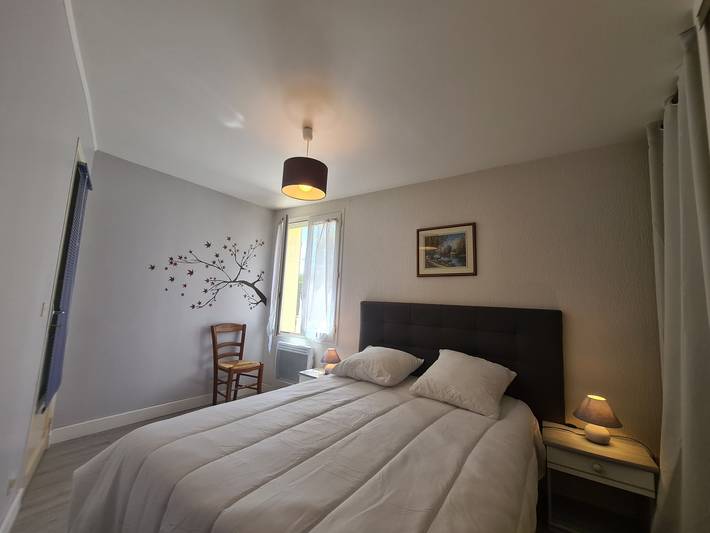 Maison de vacances en Berry avec grand terrain, plage à 2 min, animaux acceptés et terrasses privées in Baraize, La Châtre und Umgebung