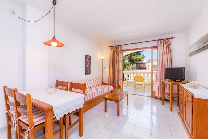 Ferienwohnung für 2 Personen, mit Balkon und Kinderpool auf Mallorca