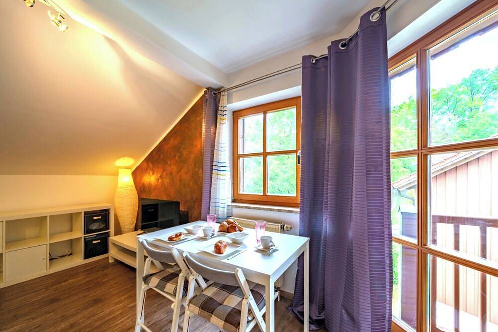 Ganze Wohnung, Luxuriöse Ferienwohnung \"Nele\" mit Wohlfühlgarantie am Eixendorfer See in Rötz, Ostbayern