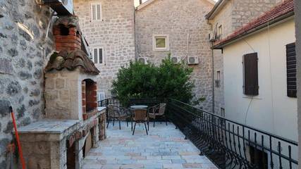 Gîte pour 3 personnes, avec balcon dans Risan