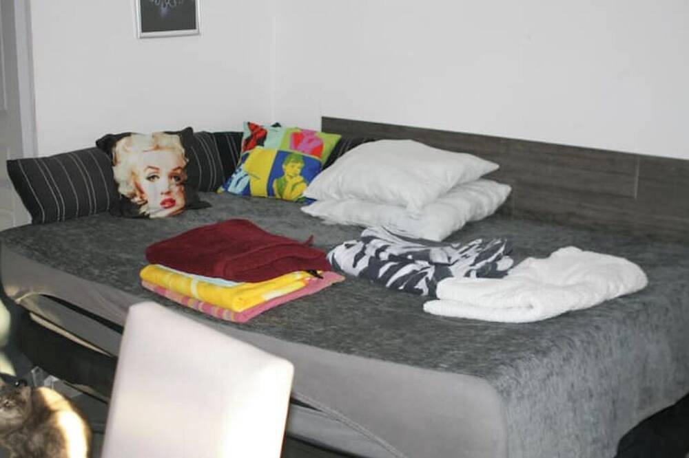 Appartement entier, T2 et Piscine Uvc_bouées in Ensuès-la-Redonne, Côte méditerranéenne (France)