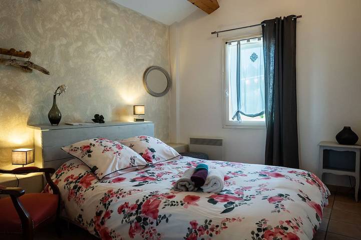 Gîte pour 4 personnes, avec terrasse ainsi que jardin et jacuzzi à Montfaucon (France) - 3