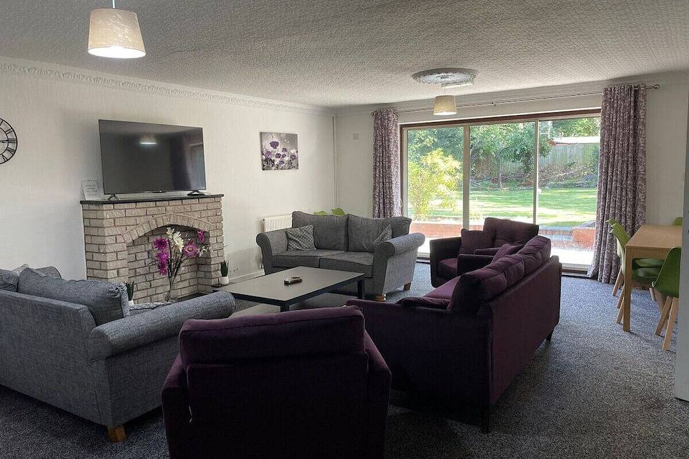 Birch, 7 Large Bedrm, Sleeps 14 in Birmingham, Birmingham e dintorni
