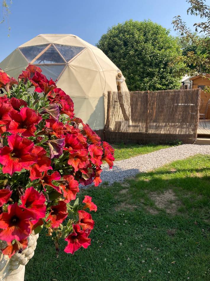 Domaine Le Trou Du Charme - Le Dome, terasse et jardin in Bournonville, Région de Boulogne-sur-Mer
