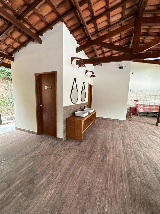 Casas e apartamentos de temporada para 21 pessoas, com piscina e jardim e ainda vista and terraço, com animais de estimação em Piracaia