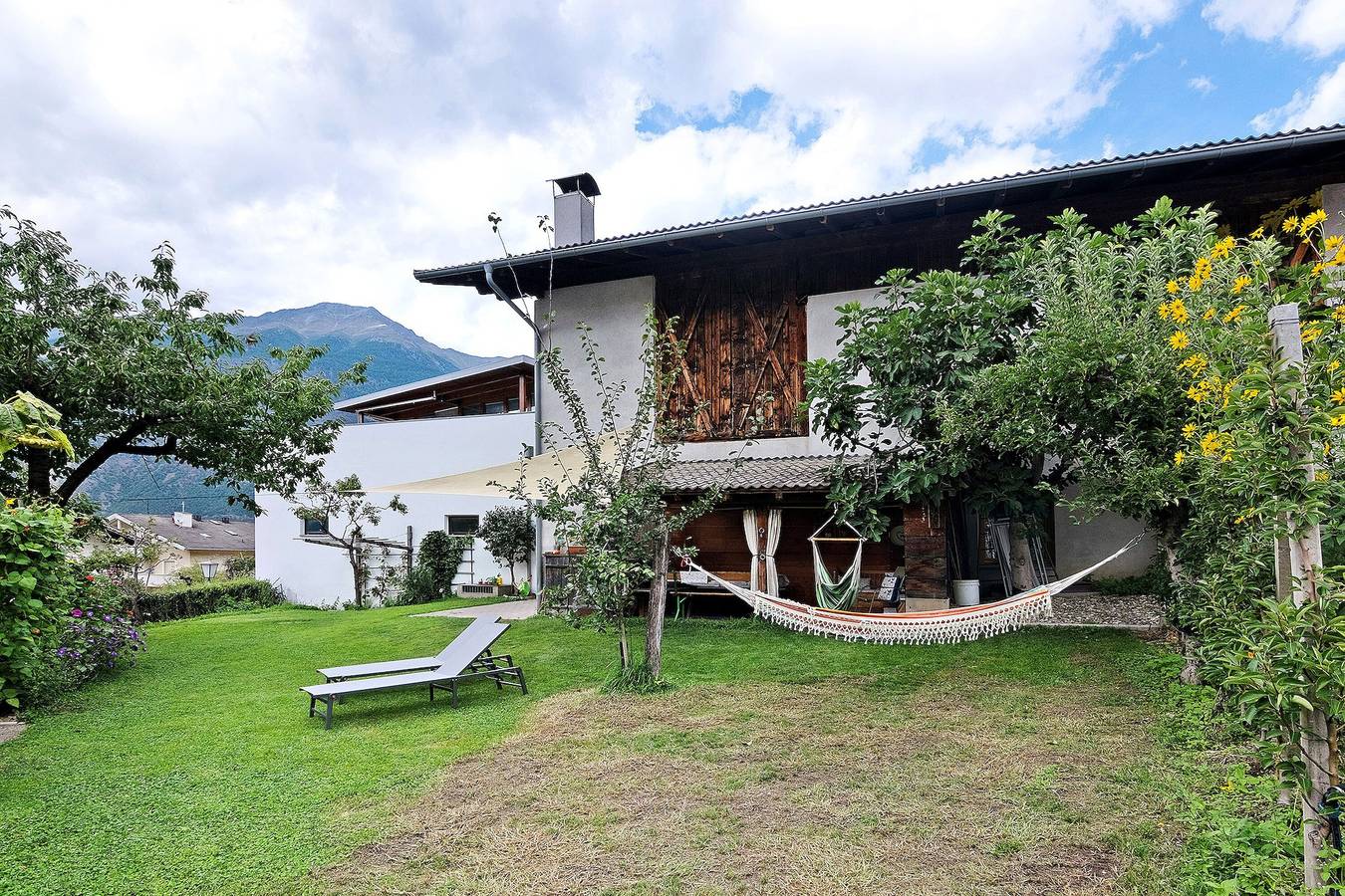 Appartamento intero, Appartamento 'Draxlhof Latsch' con vista sulle montagne, giardino privato e Wi-Fi in Tarres, Laces