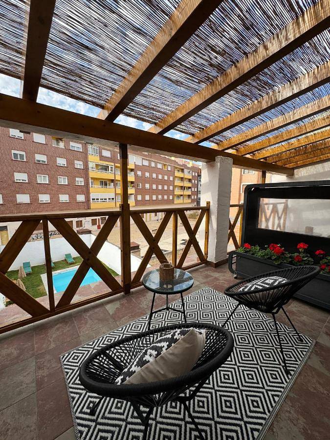 Casa de huéspuedes para 16 personas, con jardín además de piscina y terraza en Aranda de Duero