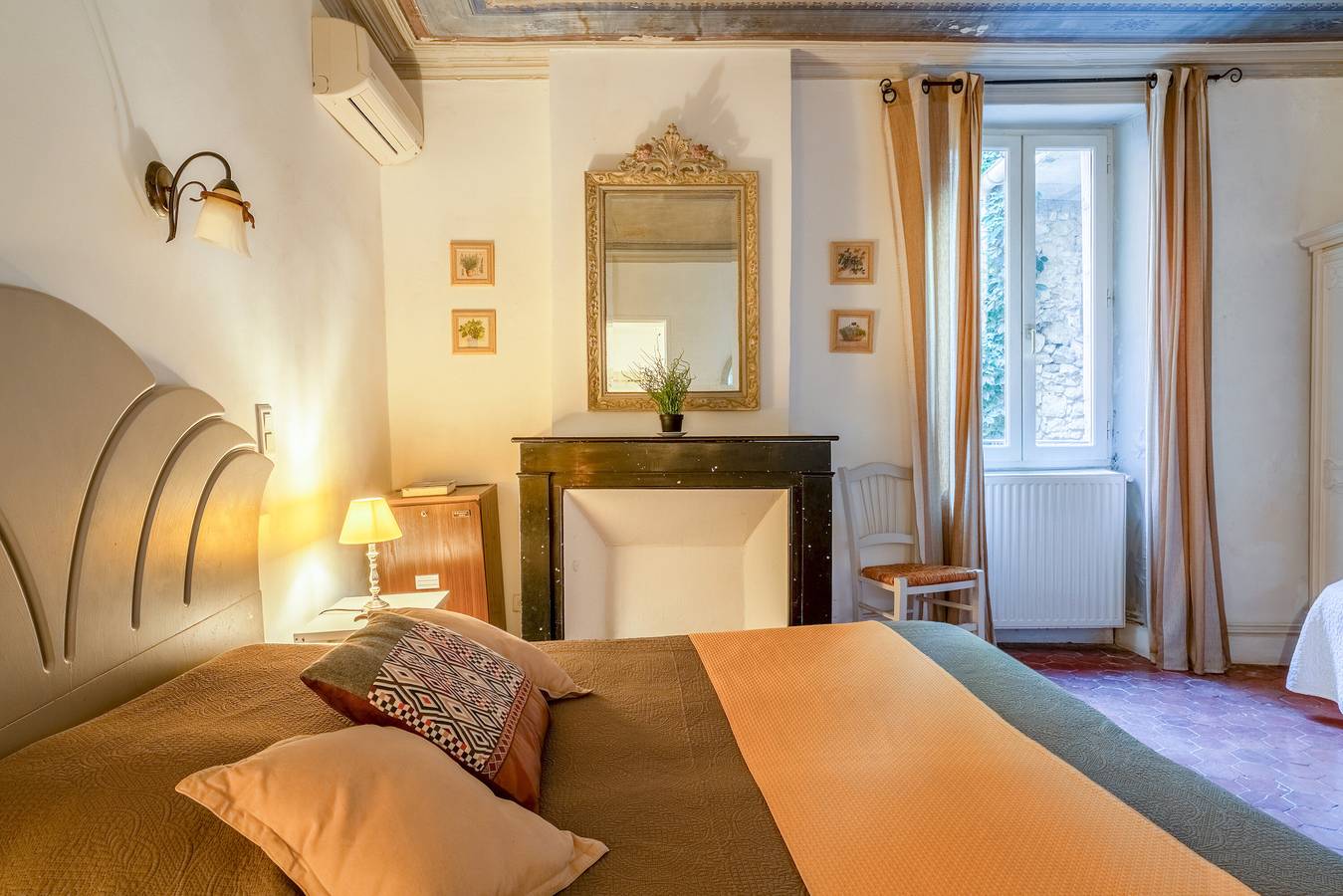 Chambre "Vieille France" avec piscine, jardin et charme provençal à Collias in Collias, Région de Nîmes