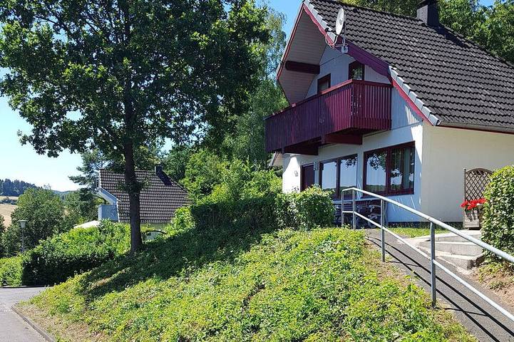 Ferienhaus für 6 Personen, mit Pool und Balkon in Kirchheim