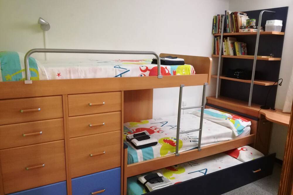 Casa unifamiliar con un gran jardín y una piscina enorme in San Martín de Liémana, Gironés