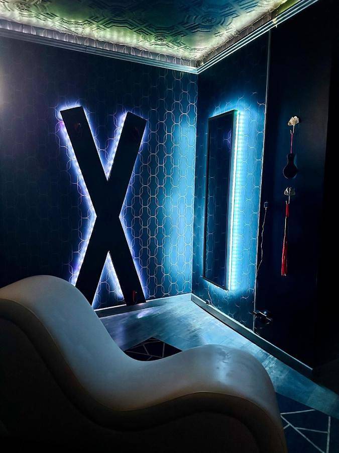 Appartement entier, La Suite 1920 - Jacuzzi privé & Donjon in Gougenheim, Région de Strasbourg