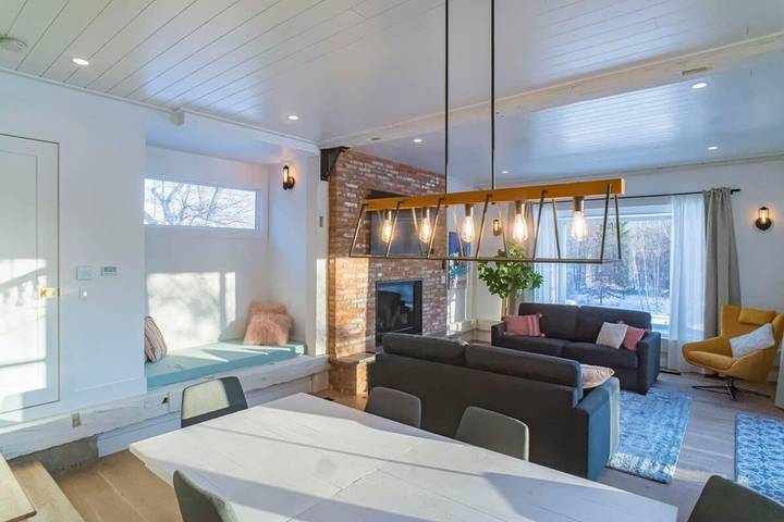 Location de vacances pour 10 personnes, avec jardin et jacuzzi ainsi que terrasse et piscine à Bromont - 4