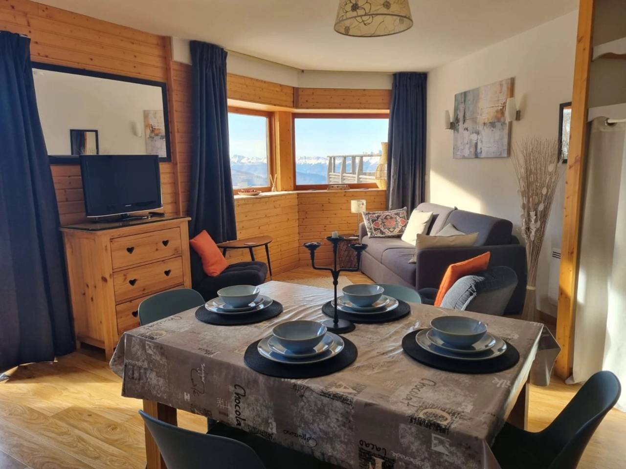 Studio entier, Appartement « La Croix, 205 » avec balcon privé, vue montagne 4-5 Personnes in Chamrousse, Parc national des Écrins