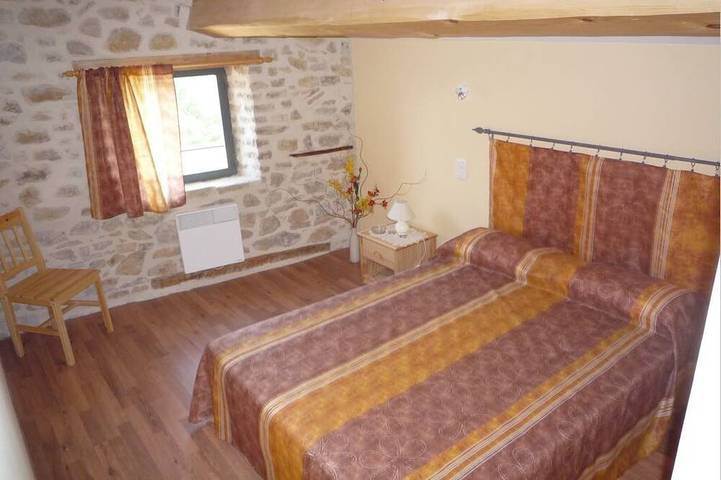 Gîte pour 40 personnes, avec piscine à Saint-Privat-des-Vieux - 2