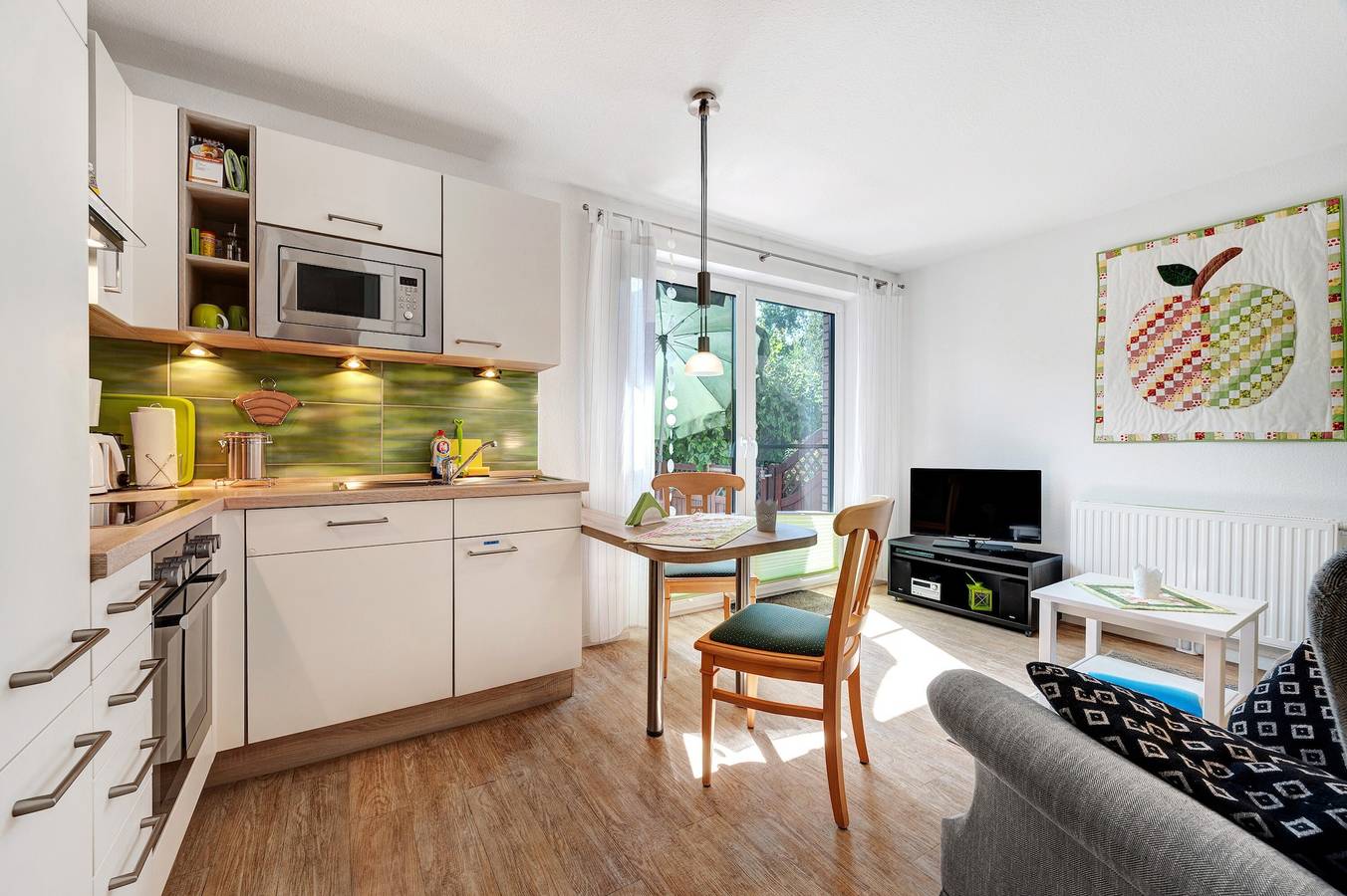 Ganze Wohnung, Ferienwohnung 'Fewo Birkenallee - Apfel' mit privater Terrasse, privatem Garten und Wlan in Samtgemeinde Fredenbeck, Altes Land Stade