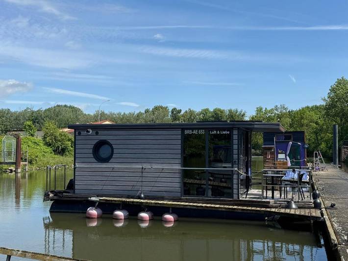 Boot für 4 Personen, mit Terrasse und Ausblick in Sachsen-Anhalt