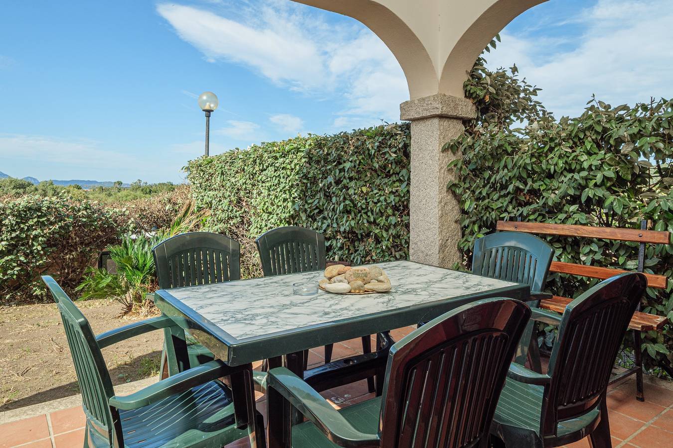Ganze Wohnung, Ferienwohnung 'Lu Carrulu' mit Meerblick, privater Terrasse und Klimaanlage in San Teodoro, Olbia-Tempio