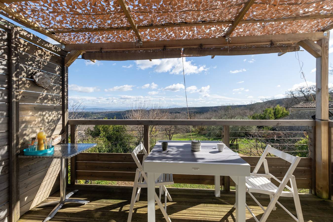 Maison de vacances 'La Chant Des Tongs - La Canopée' avec vue montagne, Wi-Fi et climatisation in Salazac, Région de Nîmes