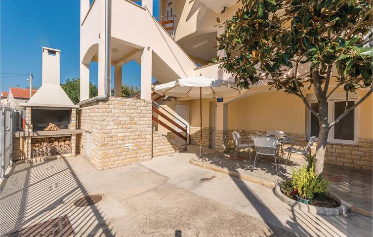 Gîte pour 5 personnes, avec terrasse à Bibinje - 2