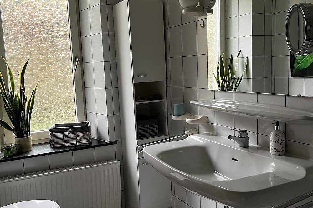 Ganze Wohnung, Ferienwohnung mit Whirlpool und Sauna im Außenbereich in Horn-Bad Meinberg, Kreis Lippe