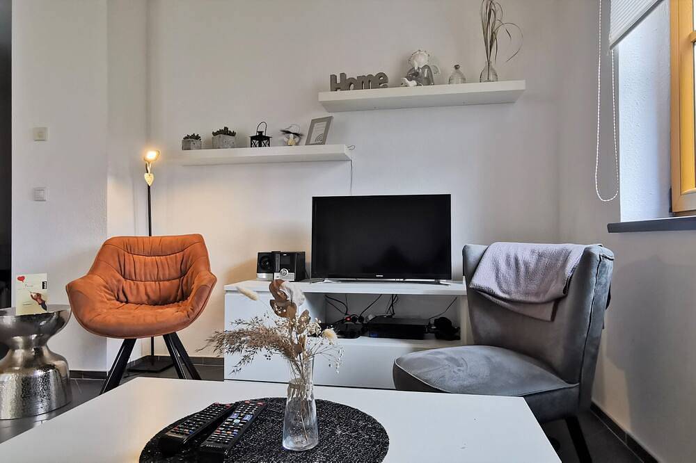 Ganze Wohnung, Moderne Ferienwohnung Strata Montana mit Garten, Fußbodenheizung und Klimaanlage in Bensheim, Bergstraße