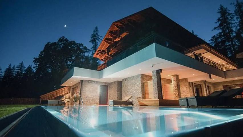 Hôtel pour 4 personnes, avec jardin ainsi que sauna et piscine