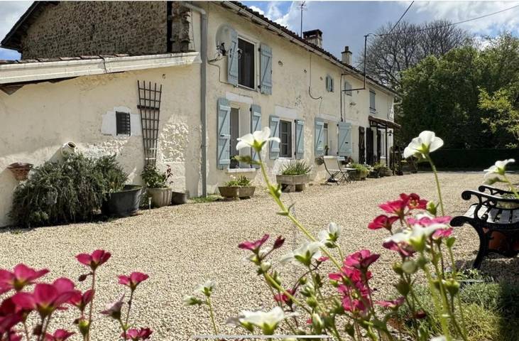 Chambre d’hôte pour 2 personnes, avec terrasse ainsi que jardin et vue
