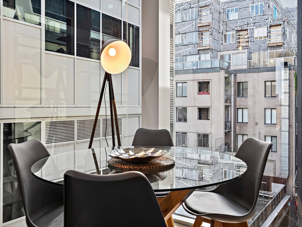 Entire apartment, Modern, renovated apartment in Melbourne Cbd in Melbourne, Victoria