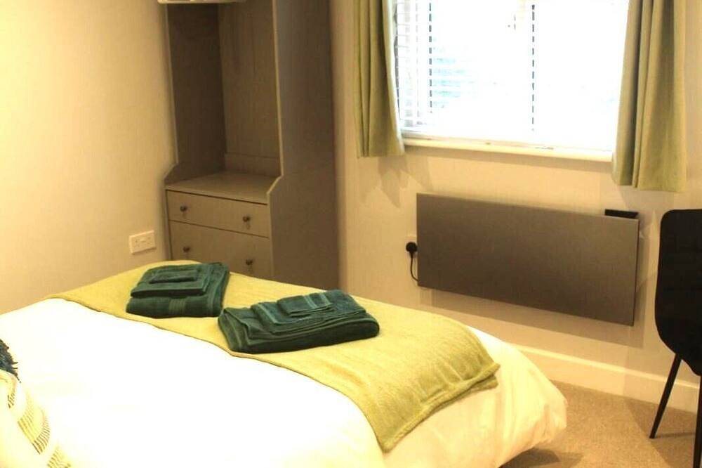 The Garden Cabin.  Beautiful village location with lovely walks and local pub  in Waltham St Lawrence, Berkshire
