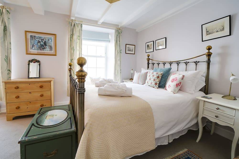 Hardys Cottage, Padstow - a perfectly located property sleeps up to six guests.  in Padstow, Cornwall