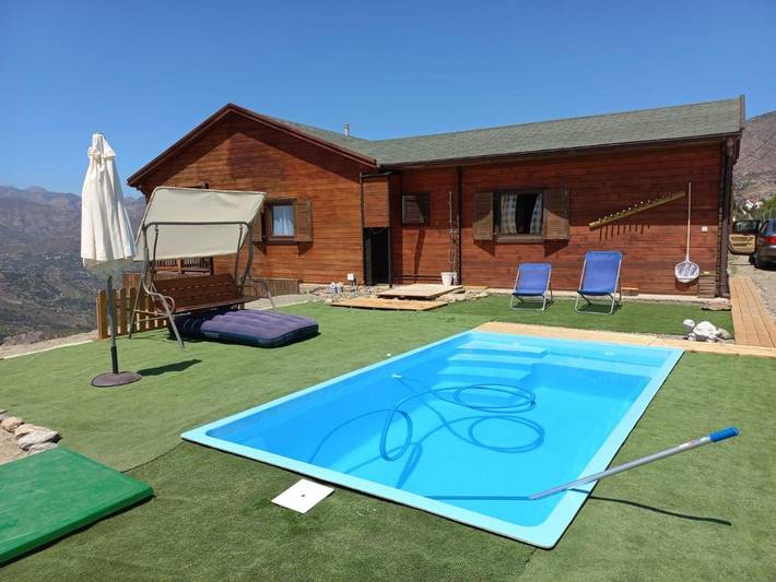 Casa rural para 6 personas, con piscina además de terraza y vistas, Se admiten mascotas en Ítrabo