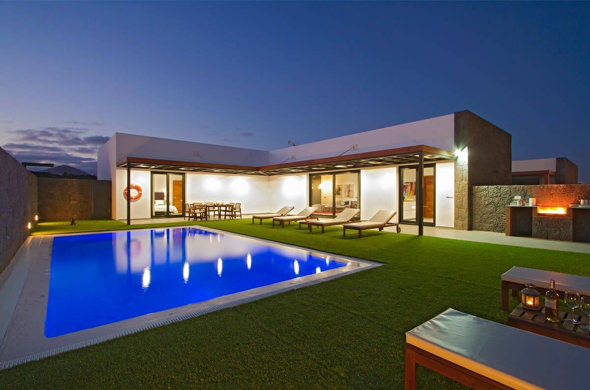 Villa Zanata with air conditioning and hot tub in Puerto del Carmen, Tías
