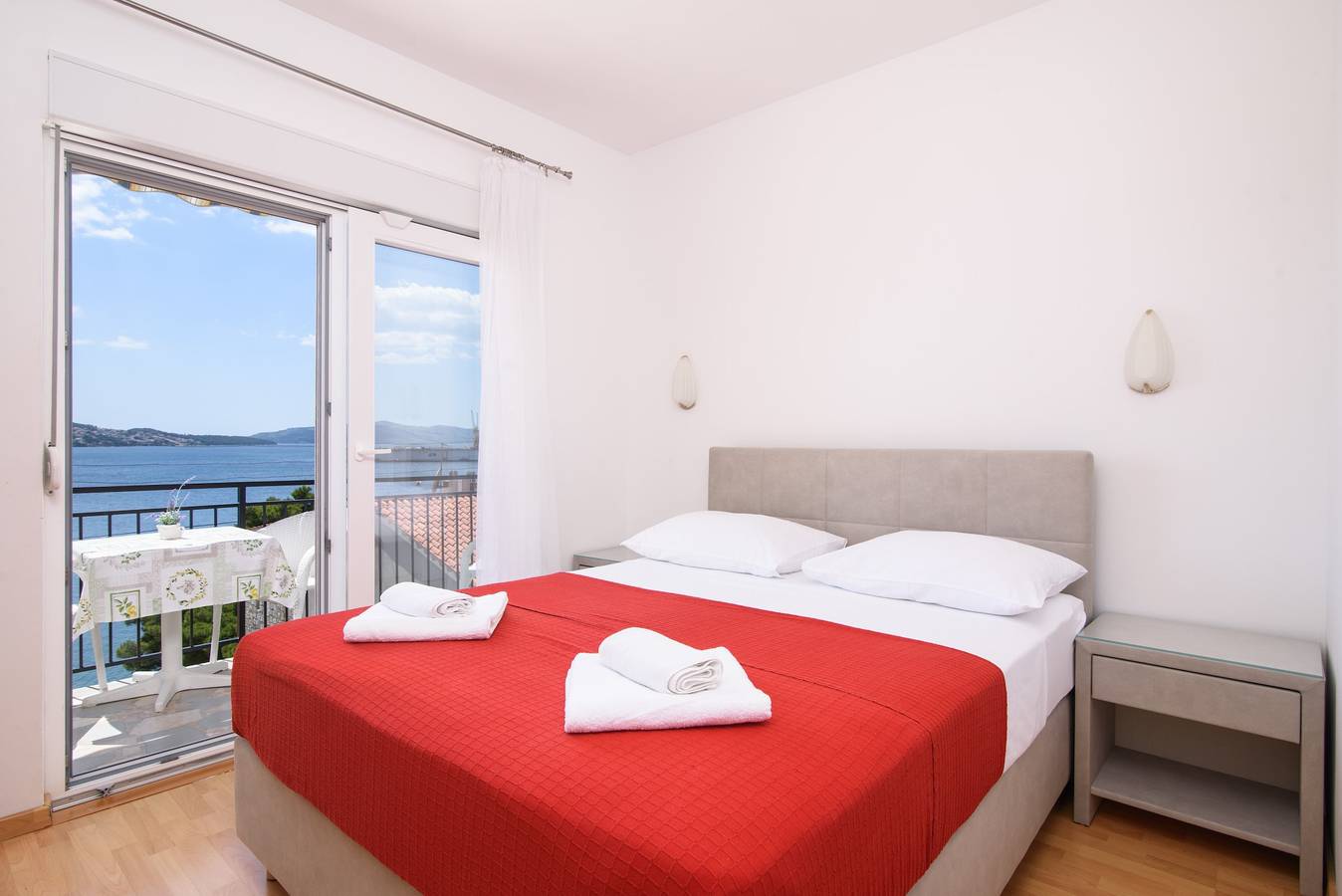 Cały apartament wypoczynkowy, A2-apt w shared pool & balcony, next to the beach in Trogir, Čiovo