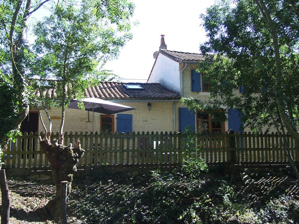 Les Sabots Bleus : Gîte l'Anguille 4 à 8 pers. (4 chambres) in Arçais, Région de Niort