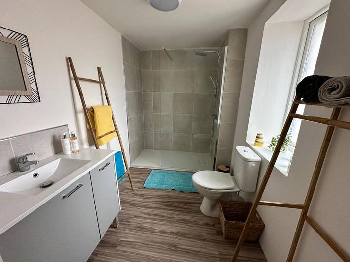 Location de vacances pour 4 personnes, avec piscine ainsi que jardin et jacuzzi à Saint-Amand-Magnazeix - 3