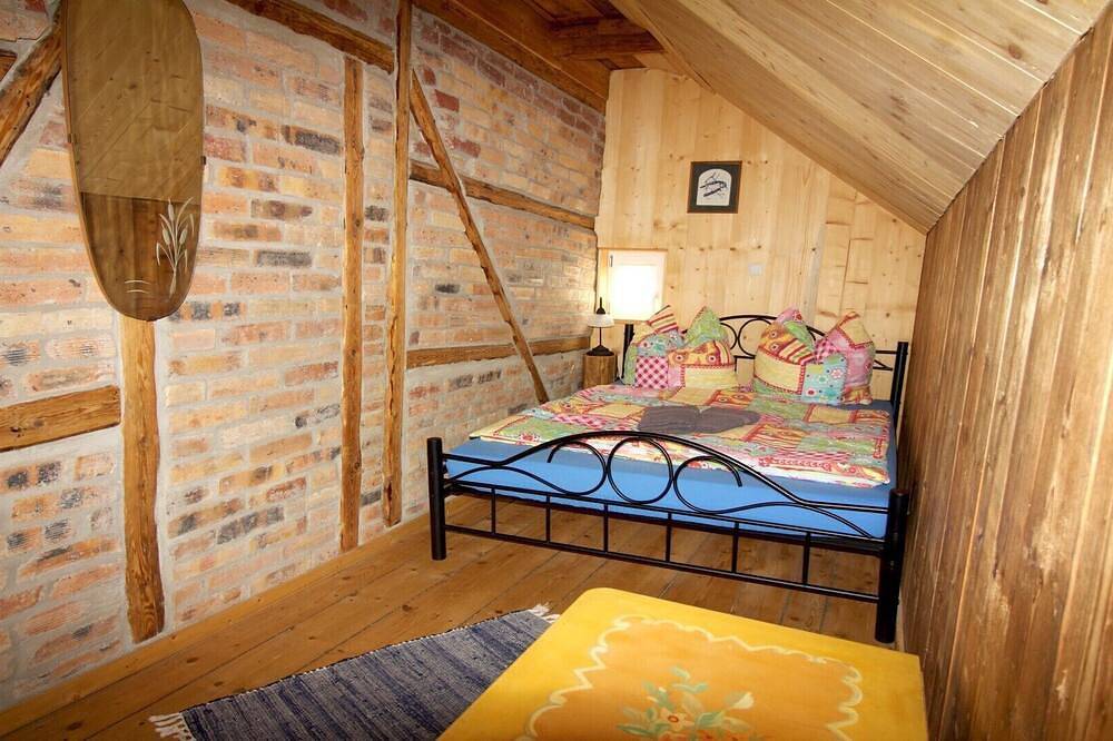 Ganze Wohnung, Ferienwohnung im Ferienhaus 'Anno Dazumal' in Klingenthal, Chemnitz und Umgebung