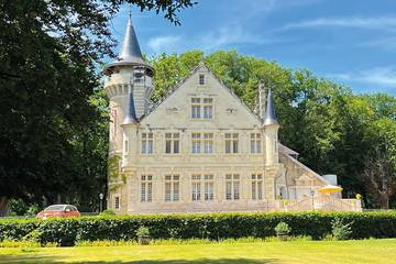 Gîte pour 14 personnes, avec piscine à Lencloître