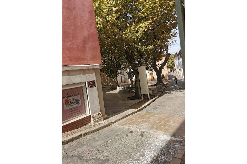 Apartment on Chemin des Roys in Nans-les-Pins, Brignoles region