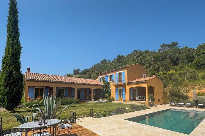 Location de vacances pour 10 personnes, avec jardin et terrasse à Saint-Chinian