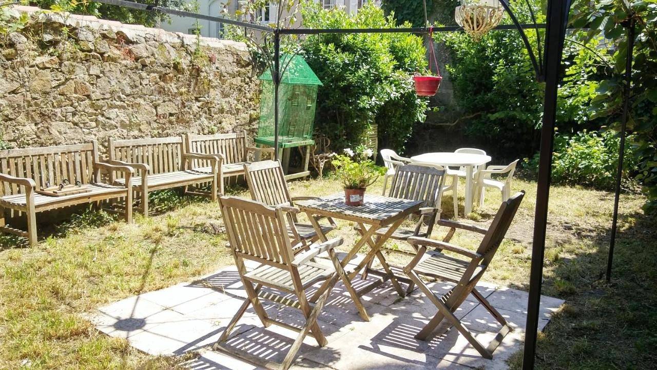 Family Room with Bathroom in La Roche-sur-Yon, Vallée de la Loire