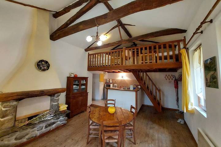 Gîte pour 5 personnes, avec jardin ainsi que terrasse et piscine, animaux acceptés