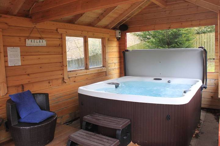 Holiday rental for 2 people, with hot tub and balcony as well as sauna and garden in Loch Tay