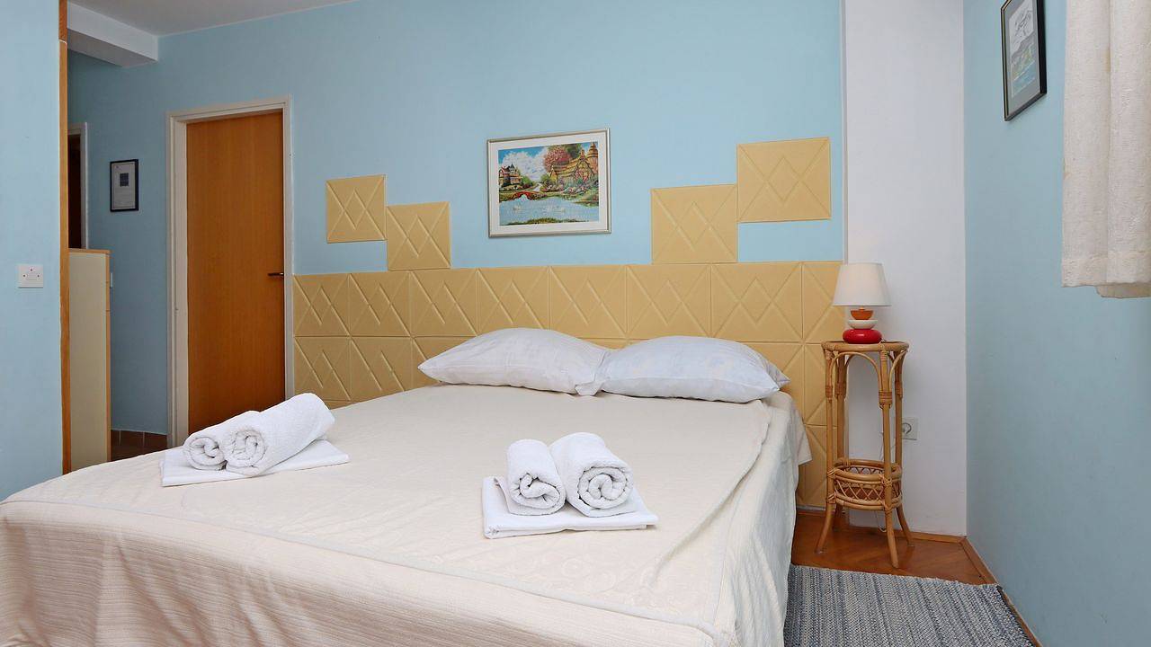 Entire vacation apartment, Vacation apartment for 4 people with pool in Novalja, Pag Island