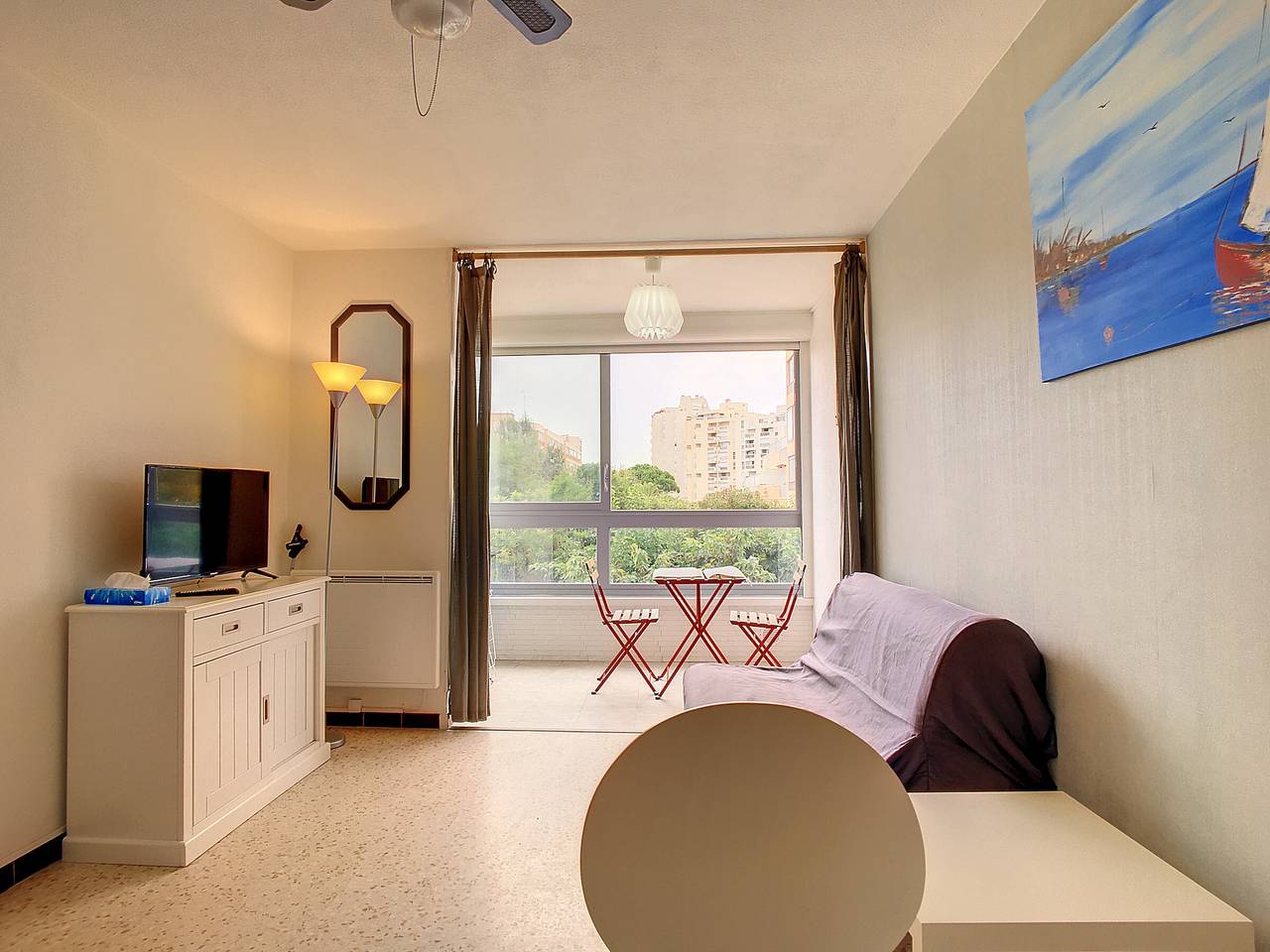 Appartement entier, Charmant 2 pièces rénové proche plage avec loggia vitrée, Tv, local vélos et parking in Carnon-Plage, Mauguio