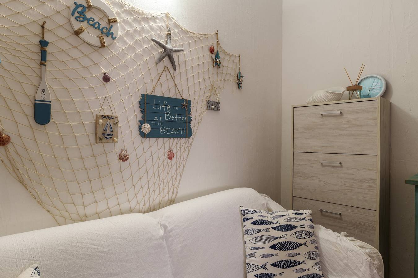 Entire apartment, Apartment 'Casa Vacanze Gelso' with Shared Pool, Private Garden and Air Conditioning in Maltineddu, Murta Maria